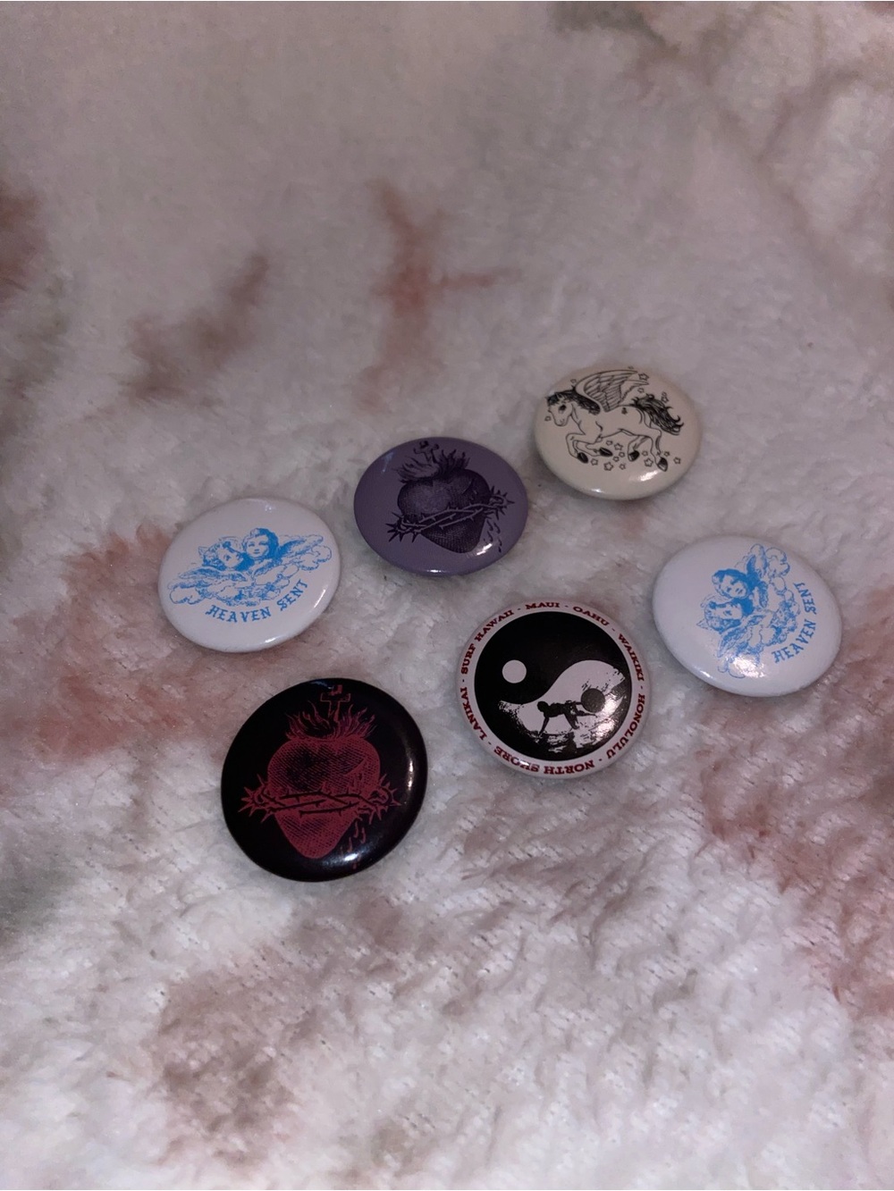 Brandy Melville Assorted Decorative Pinback Buttons Pins Hearts Unicorn Heaven